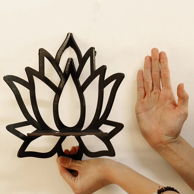 Raft Decorativ din Lemn cu Model Lotus – Stil Boho, Negru